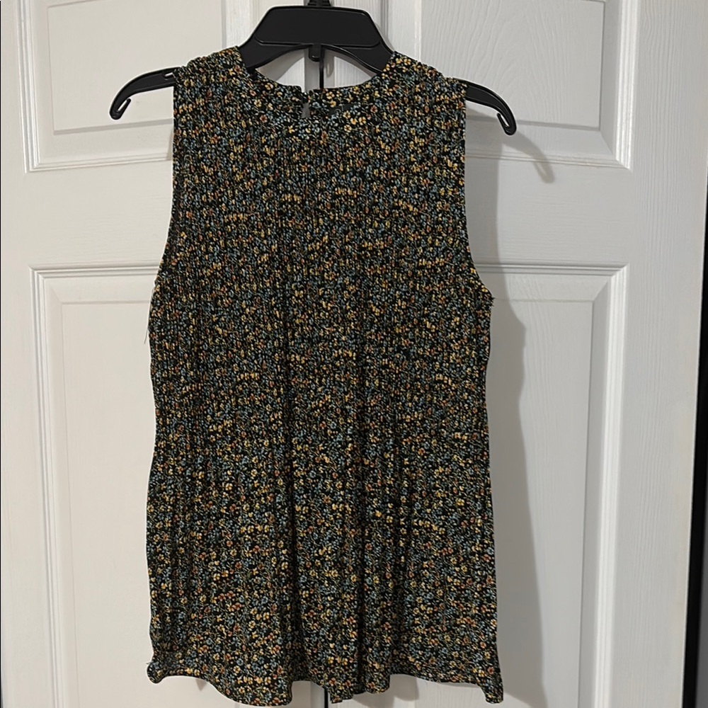 Adrianna Papell Black and Green Sleeveless Blouse with Pleated Mandarin Collar